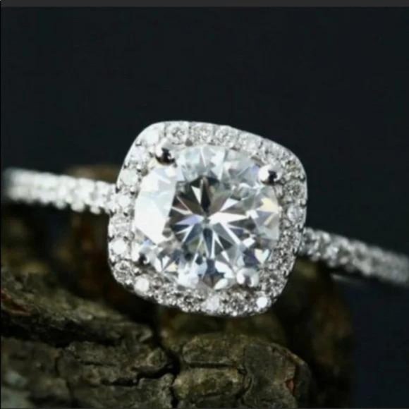 ENGAGEMENT 925 STERLING SILVER DIAMOND RING, CUTE RING, SHINY RING. - Picture 3 of 3